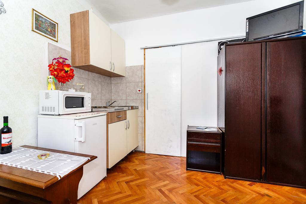 Apartment Filip Vrbnik Kültér fotó